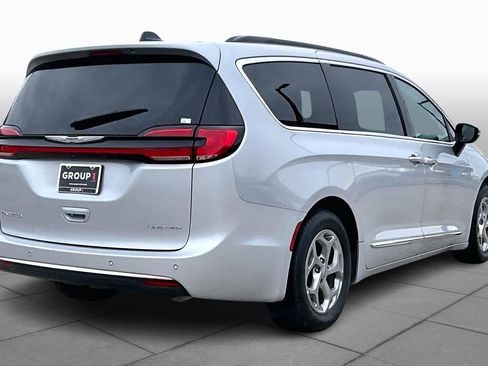 Used 2023 Chrysler Pacifica Limited image 13