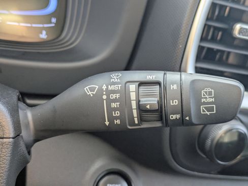 Certified 2024 Hyundai Venue SEL image 28