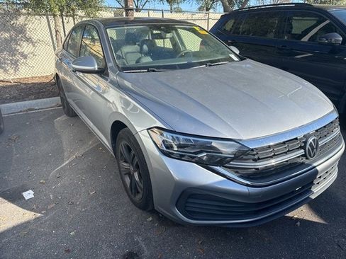 Used 2023 Volkswagen Jetta SE w/ Panoramic Sunroof Package image 1