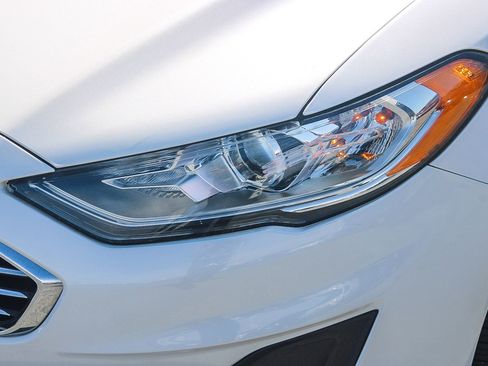 Used 2020 Ford Fusion SE image 5