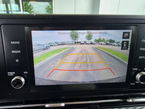 Used 2022 Kia Carnival LX FWD image 32