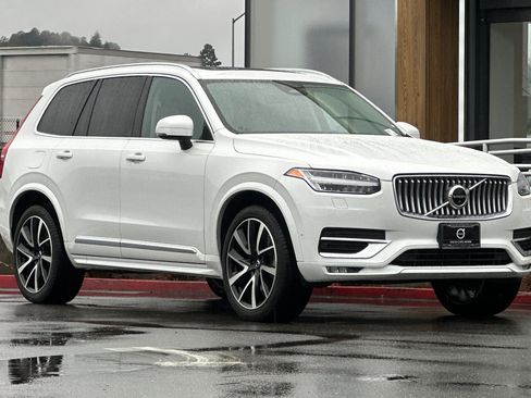 Used 2023 Volvo XC90 B6 Plus image 10