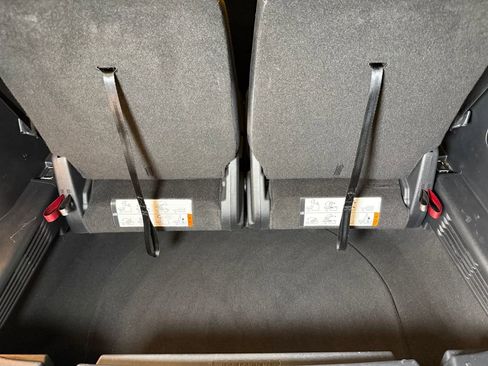 Used 2017 Ford Explorer XLT image 24