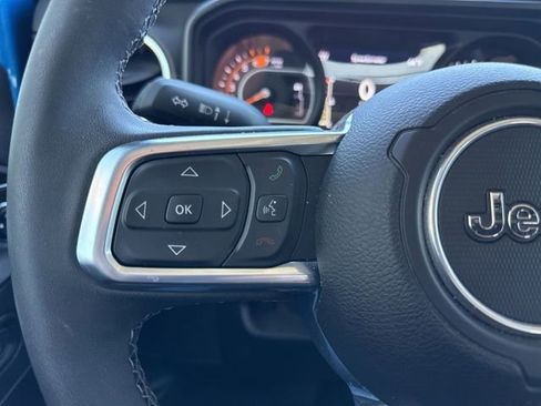 Used 2025 Jeep Wrangler Unlimited Sahara AWD/4WD image 18