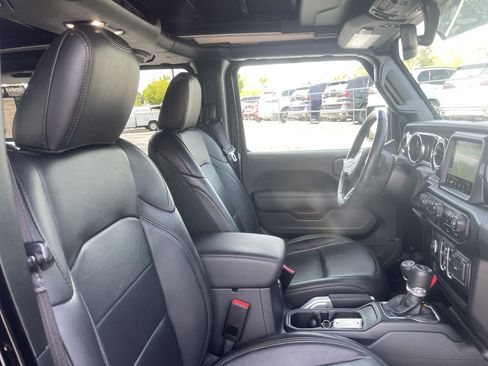 Used 2022 Jeep Wrangler Unlimited Sahara AWD/4WD image 31