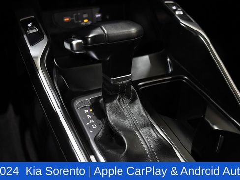 Used 2024 Kia Sorento S image 24