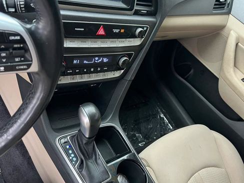 Used 2019 Hyundai Sonata SEL w/ Tech Package 02 FWD image 11