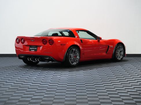 Used 2013 Chevrolet Corvette Z06 w/ 2LZ Preferred Equipment Group RWD image 6