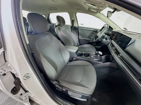 Used 2025 Kia K4 LXS image 29