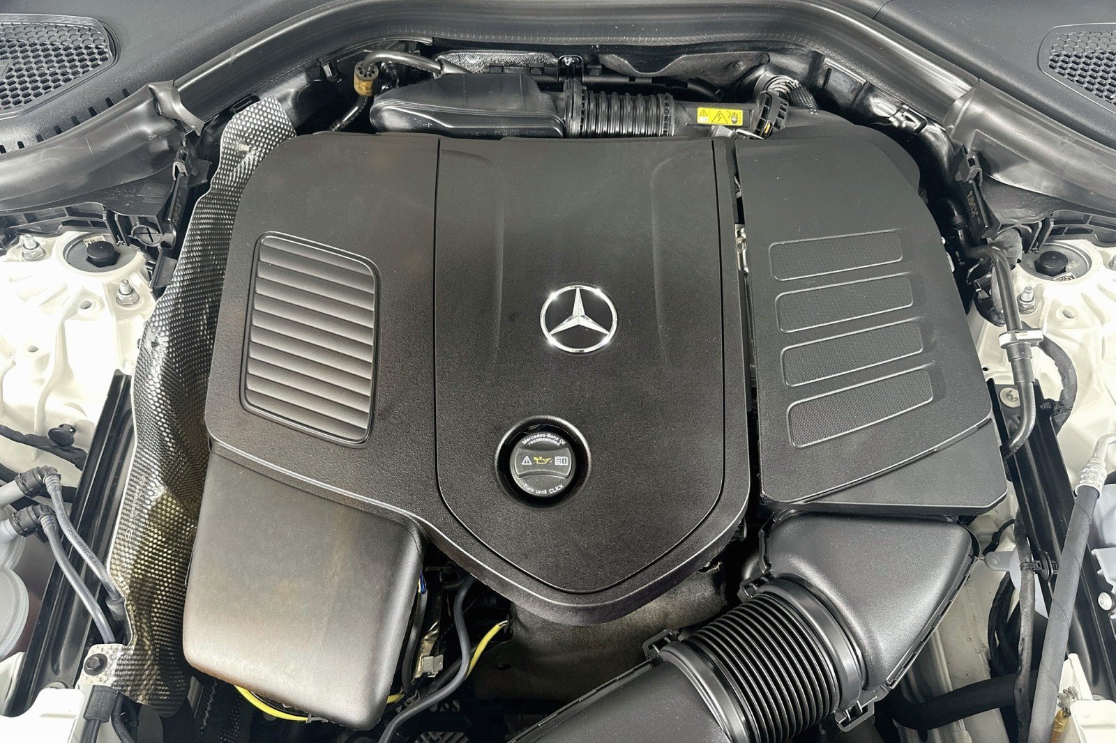 Used 2025 Mercedes-Benz GLC 300 image 12