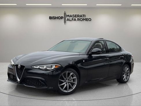 Used 2024 Alfa Romeo Giulia Ti w/ Active Assist Plus Package AWD/4WD image 2