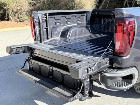 Used 2025 GMC Sierra 1500 SLT image 8