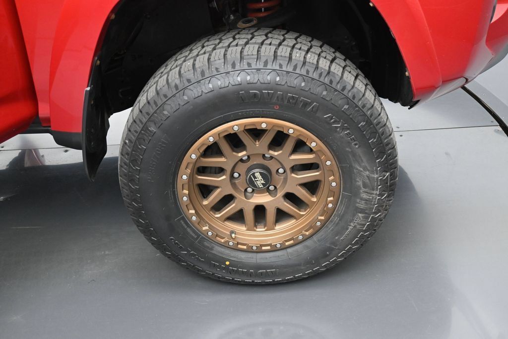 Used 2022 Toyota 4Runner TRD Off-Road Premium AWD/4WD image 38