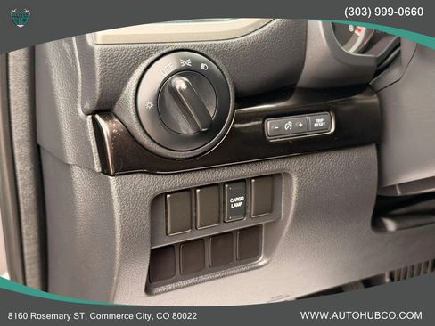 Used 2017 Nissan Titan SV AWD/4WD image 22