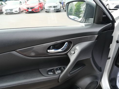 Used 2020 Nissan Rogue SV AWD/4WD image 14