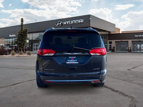 Used 2020 Chrysler Pacifica Limited image 4