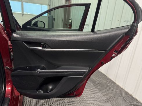 Used 2018 Toyota Camry SE FWD image 21