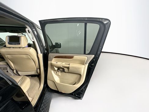 Used 2013 Nissan Armada Platinum RWD image 32