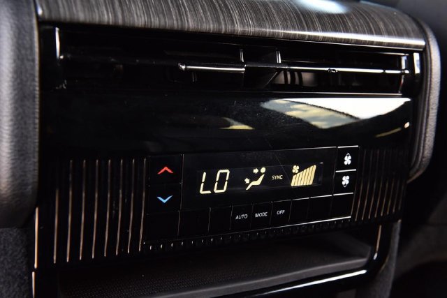 Used 2023 Jeep Wagoneer L Series II AWD/4WD image 24