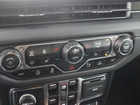 Used 2024 Jeep Gladiator Mojave image 27