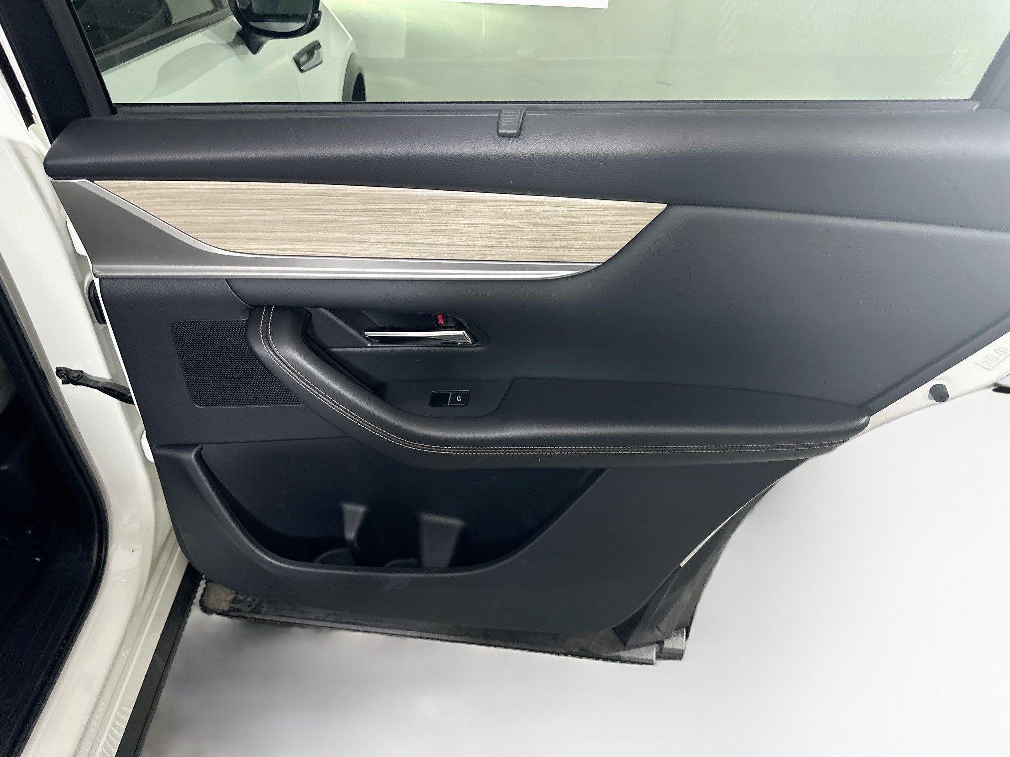 Used 2025 MAZDA CX-90 Plug-In Hybrid w/ Preferred AWD/4WD image 31