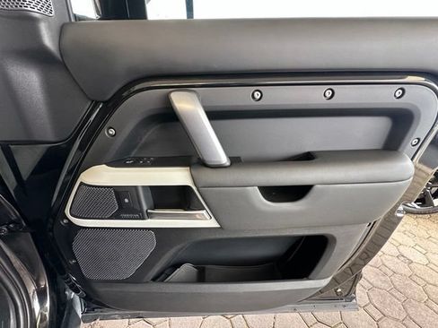 Used 2022 Land Rover Defender 110 X-Dynamic HSE AWD/4WD image 24