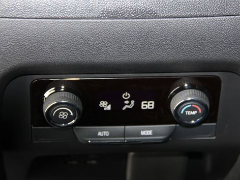 Used 2026 Chevrolet Traverse LT w/ Driver Confidence Package AWD/4WD image 35