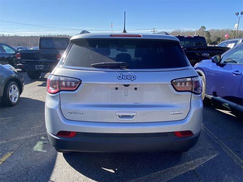 Used 2024 Jeep Compass Latitude image 4