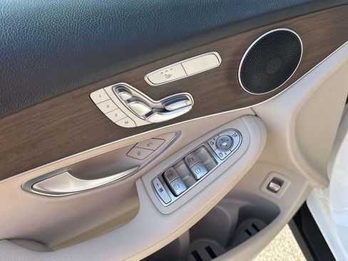 Used 2022 Mercedes-Benz GLC 300 4MATIC w/ Multimedia Package Lite image 23