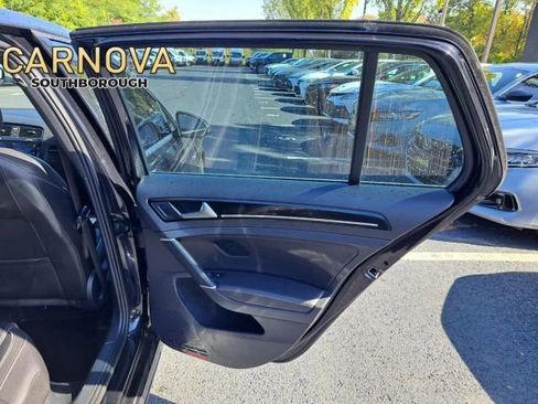 Used 2019 Volkswagen Golf R 4-Door image 12