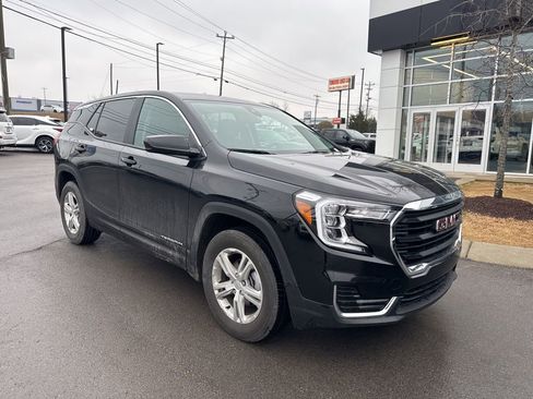 Used 2024 GMC Terrain SLE image 5