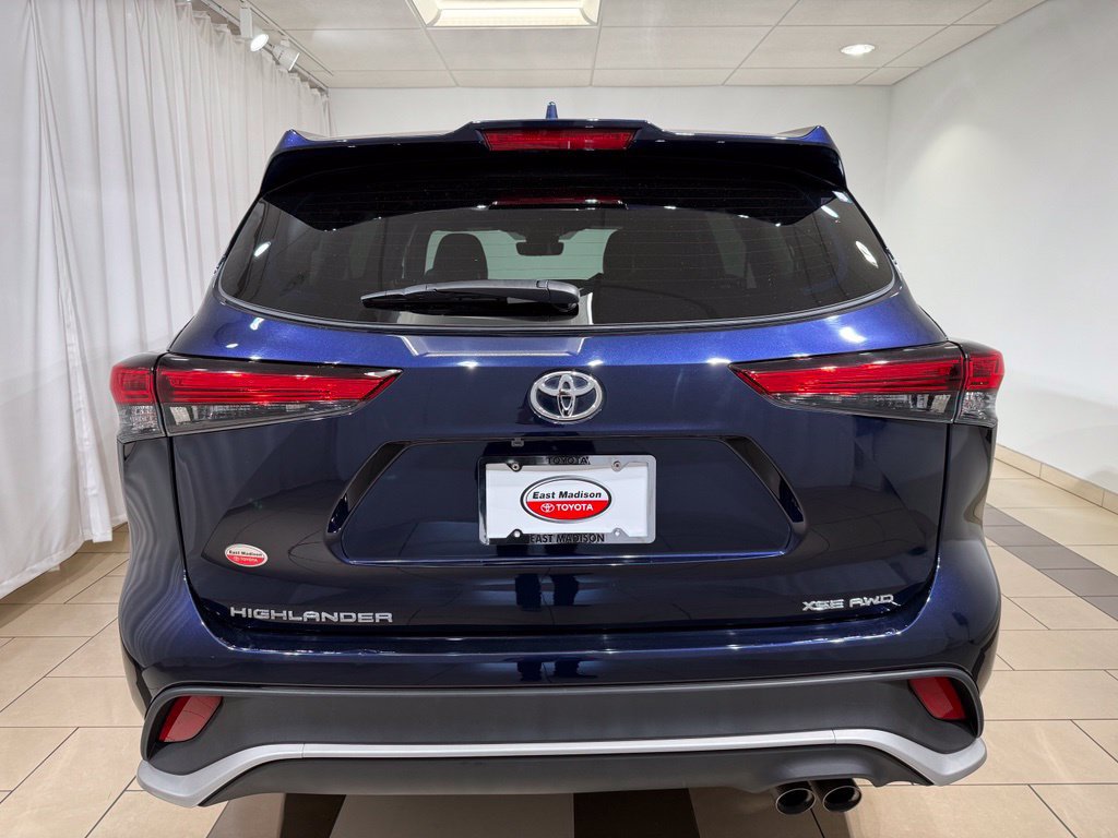 Used 2023 Toyota Highlander XSE AWD/4WD image 4