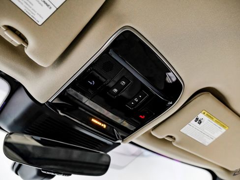 Used 2023 Land Rover Range Rover SE image 39