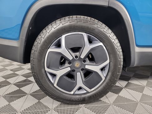 Used 2024 Rivian R1S Adventure AWD/4WD image 12