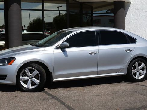 Used 2015 Volkswagen Passat 1.8T SE image 4