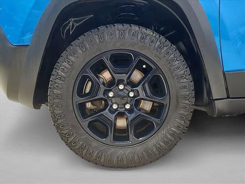 Used 2018 Jeep Cherokee Trailhawk w/ Comfort/Convenience Group AWD/4WD image 23