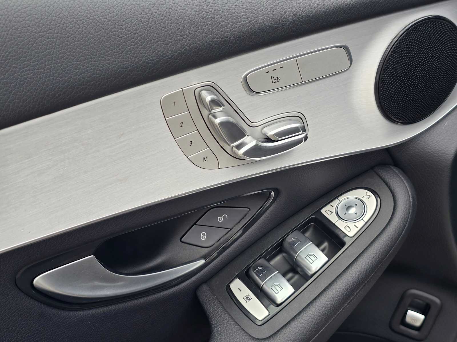 Used 2021 Mercedes-Benz GLC 300 4MATIC image 22