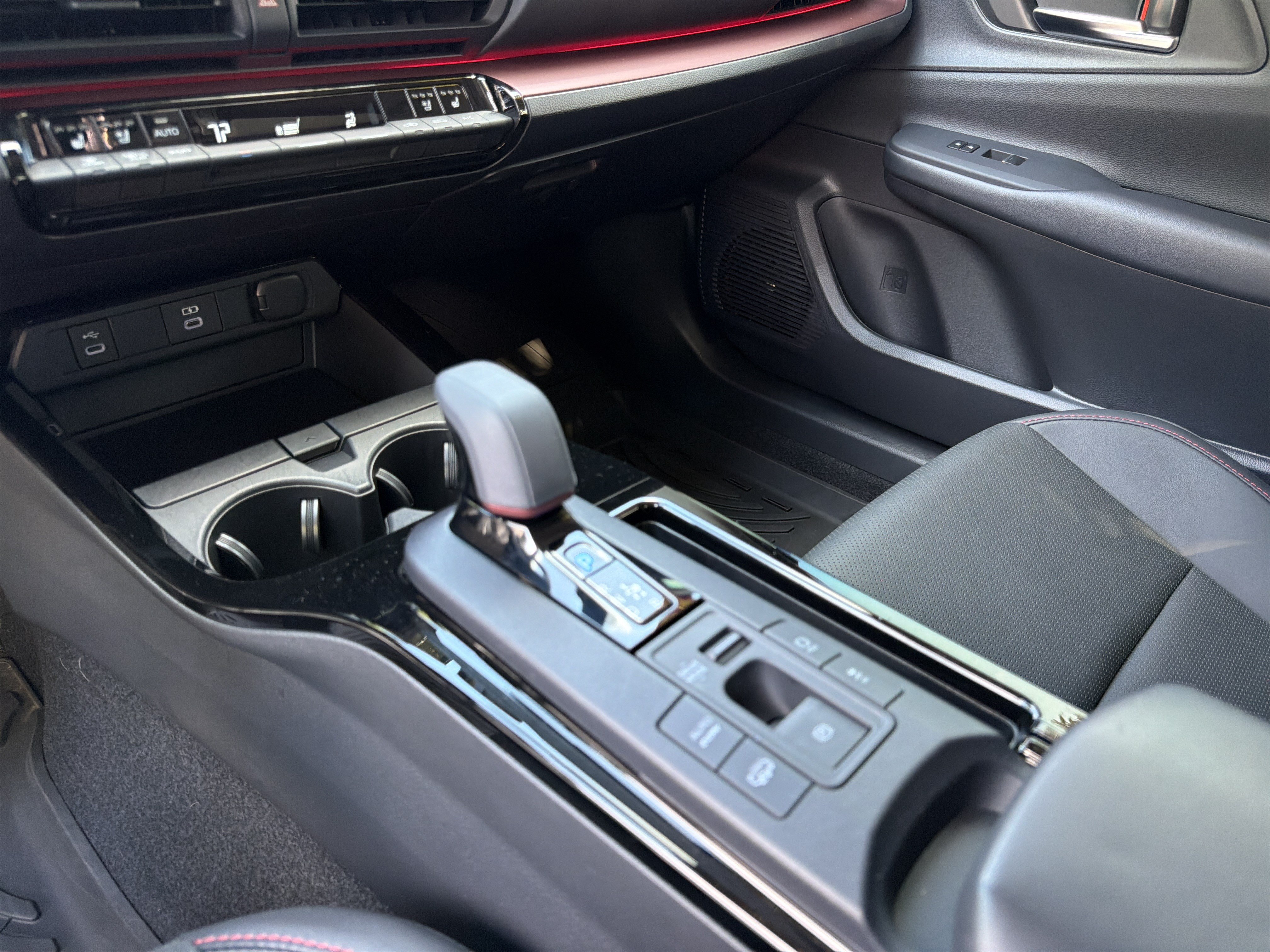 Used 2026 Toyota Prius Plug-In Hybrid FWD image 32