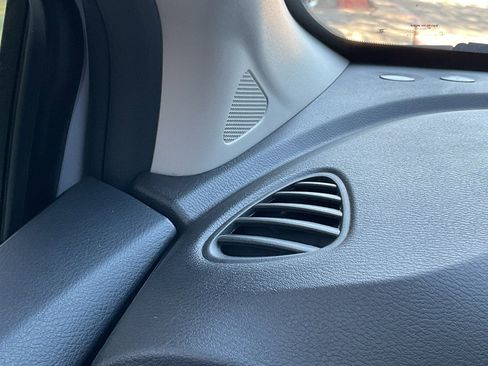 New 2025 Nissan Versa SR w/ Trunk Package image 23