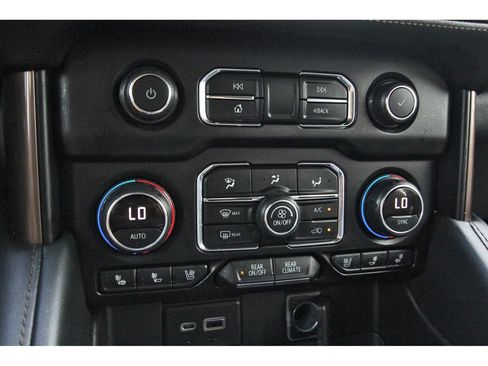 Used 2021 Chevrolet Suburban High Country w/ Premium Package AWD/4WD image 24