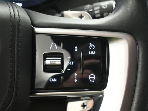 Used 2024 Land Rover Range Rover Long Wheelbase SE AWD/4WD image 19