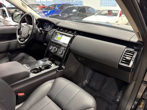 Used 2018 Land Rover Discovery SE image 7