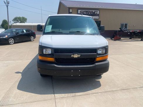 Used 2016 Chevrolet Express 3500 Extended RWD image 4