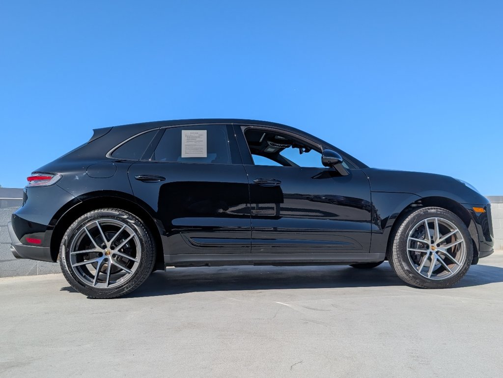 Certified 2025 Porsche Macan AWD/4WD image 24