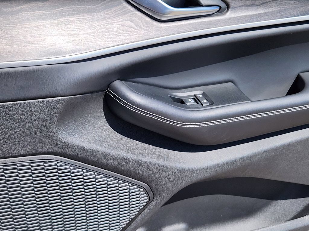 New 2026 Jeep Grand Cherokee L 4WD image 13