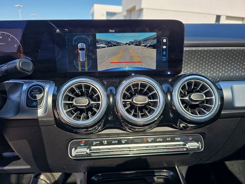 Used 2024 Mercedes-Benz GLB 250 4MATIC image 26