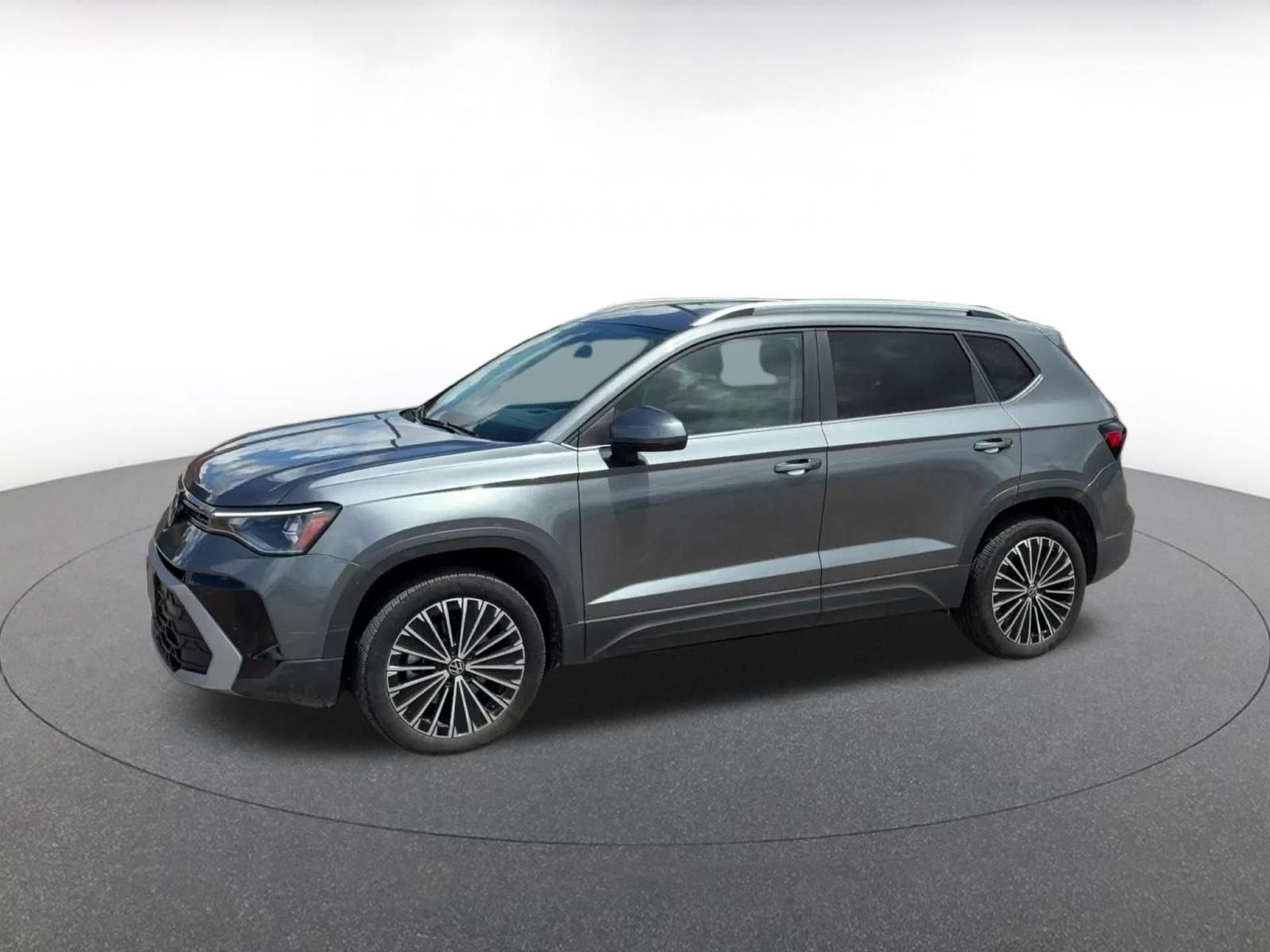 Used 2026 Volkswagen Taos SE FWD image 7