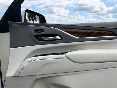 Used 2023 Cadillac Escalade Sport Platinum w/ Heavy-Duty Trailer Package AWD/4WD image 28