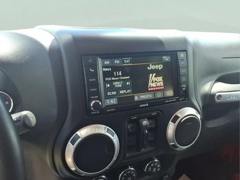 Used 2013 Jeep Wrangler Unlimited Sahara w/ Connectivity Group AWD/4WD image 18
