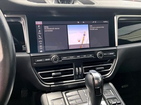 Used 2021 Porsche Macan AWD/4WD image 34